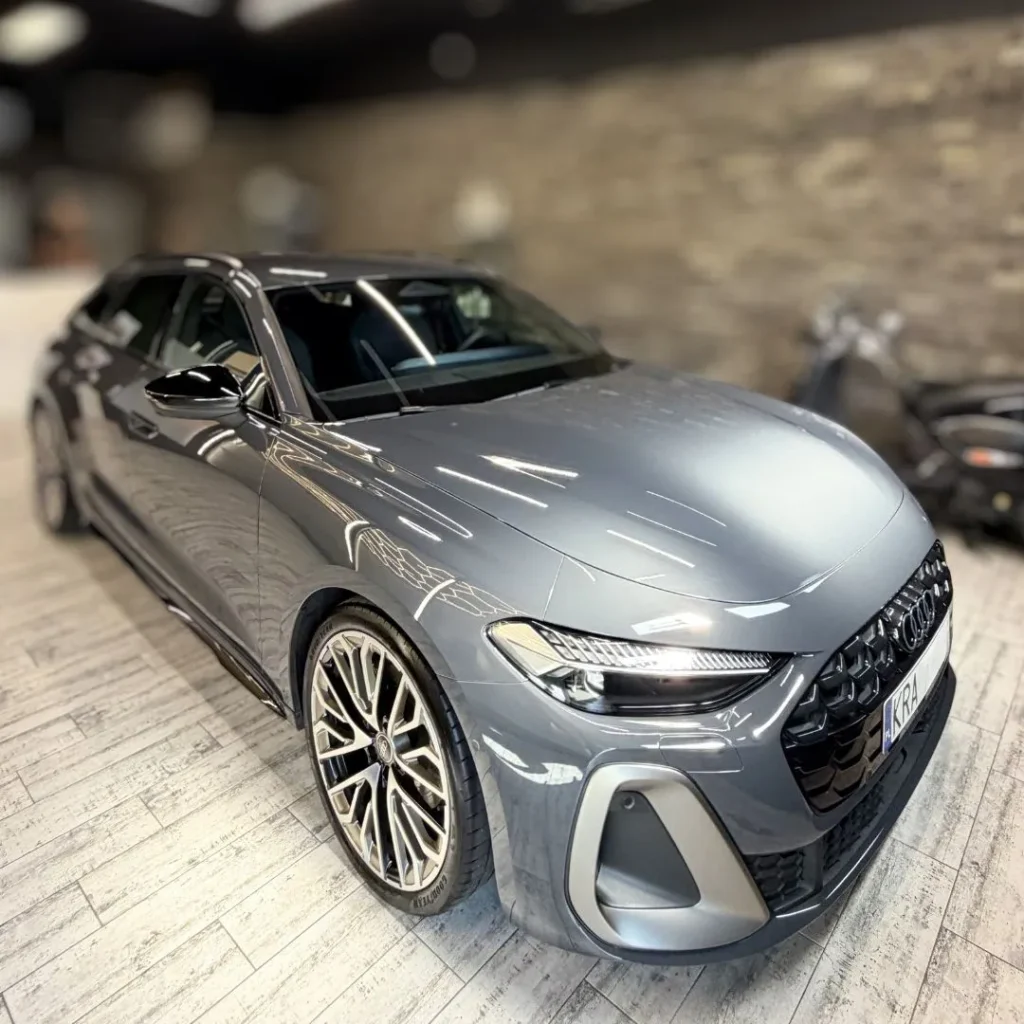 Nakładanie powłoki ceramicznej na samochód w studiu detailingowym w Krakowie